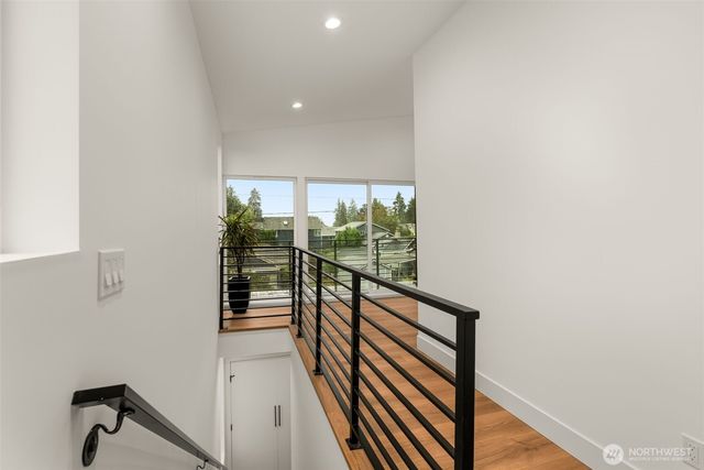 9215 12th Avenue NE, Seattle, WA 98115