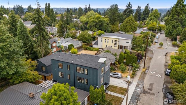 9215 12th Avenue NE, Seattle, WA 98115