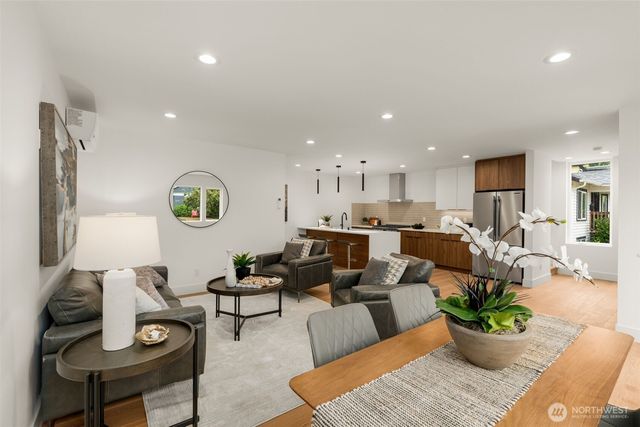 9215 12th Avenue NE, Seattle, WA 98115