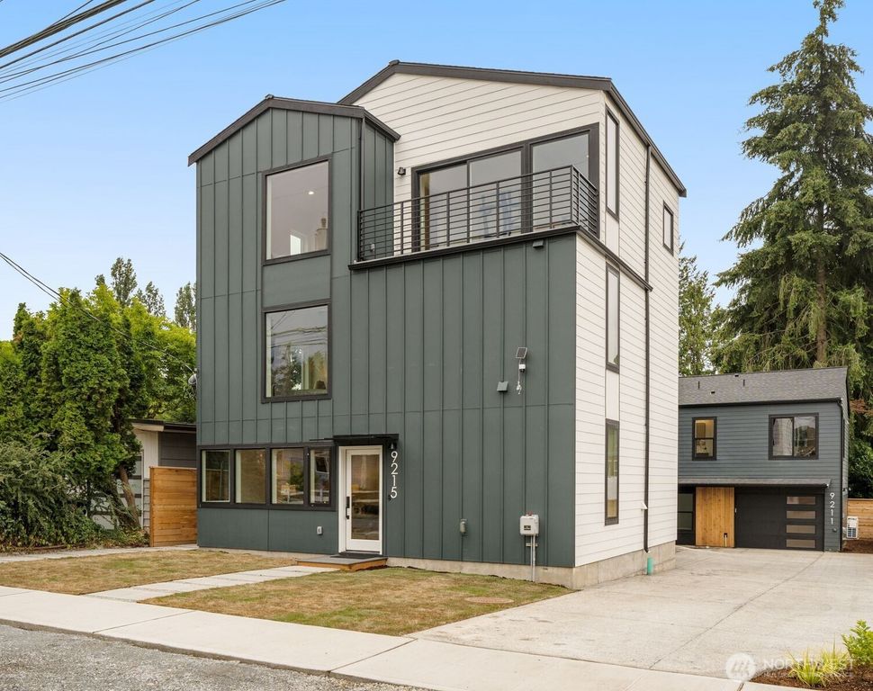 9215 12th Avenue NE, Seattle, WA 98115