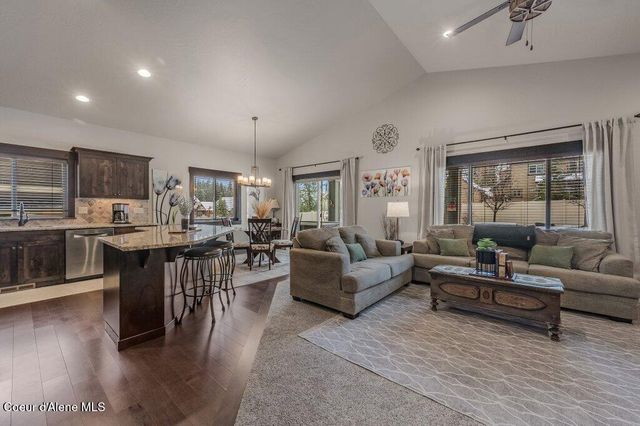 1055 E Maroon Creek DR, Hayden, ID 83835