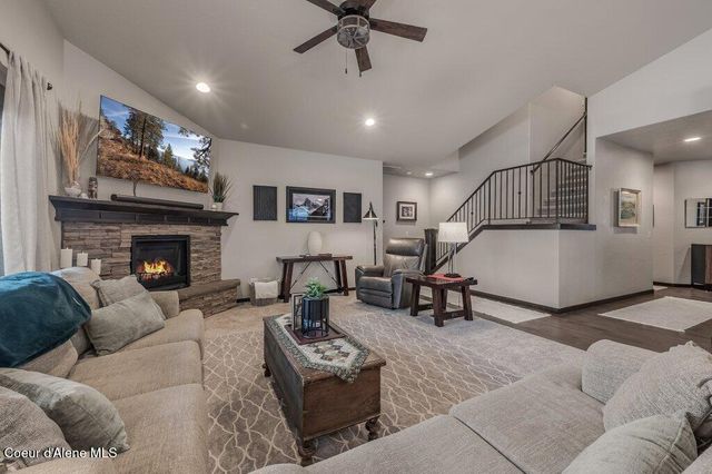 1055 E Maroon Creek DR, Hayden, ID 83835