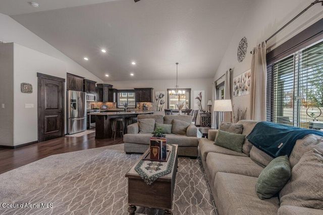 1055 E Maroon Creek DR, Hayden, ID 83835