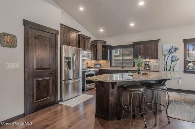 1055 E Maroon Creek DR, Hayden, ID 83835