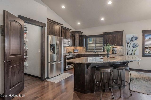 1055 E Maroon Creek DR, Hayden, ID 83835