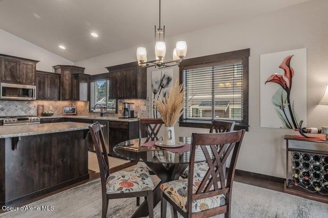 1055 E Maroon Creek DR, Hayden, ID 83835