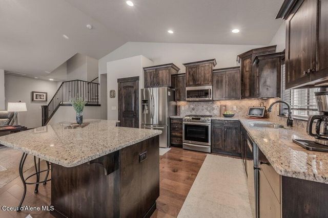 1055 E Maroon Creek DR, Hayden, ID 83835