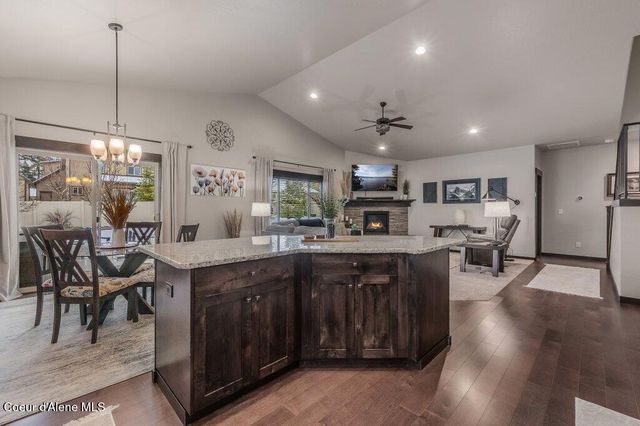 1055 E Maroon Creek DR, Hayden, ID 83835