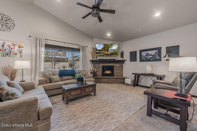 1055 E Maroon Creek DR, Hayden, ID 83835