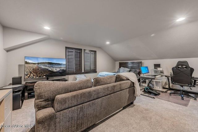 1055 E Maroon Creek DR, Hayden, ID 83835