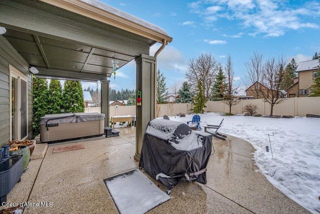 1055 E Maroon Creek DR, Hayden, ID 83835