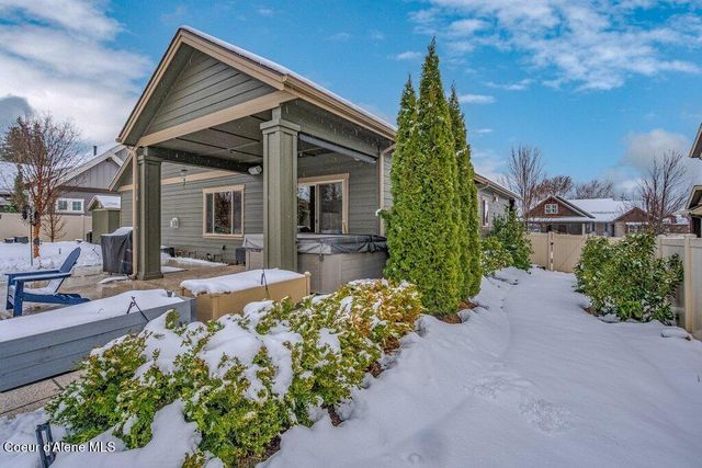 1055 E Maroon Creek DR, Hayden, ID 83835