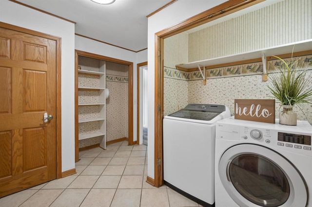 313 Sunset Road, Columbus, WI 53925