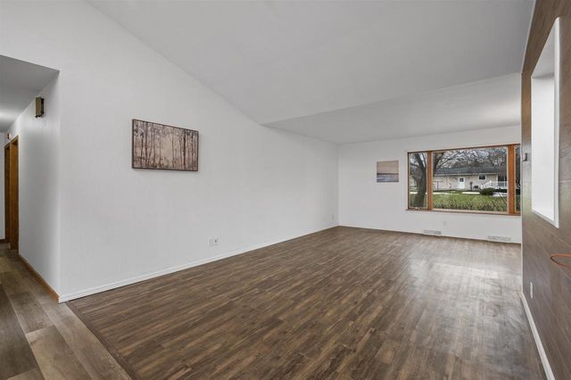 313 Sunset Road, Columbus, WI 53925