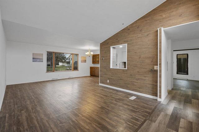 313 Sunset Road, Columbus, WI 53925