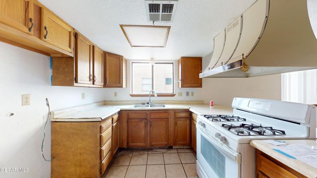 1633 EBONY Avenue, Las Cruces, NM 88001