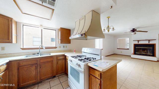 1633 EBONY Avenue, Las Cruces, NM 88001