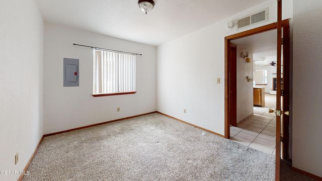 1633 EBONY Avenue, Las Cruces, NM 88001