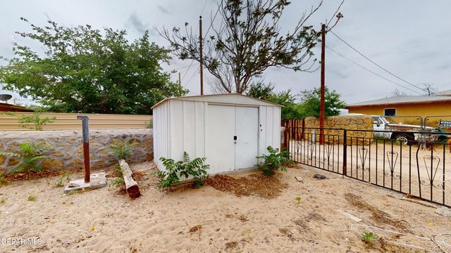 1633 EBONY Avenue, Las Cruces, NM 88001