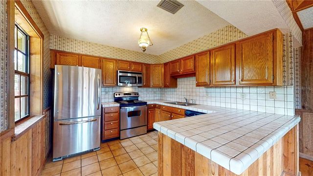 19803 READING ROAD, Lutz, FL 33558