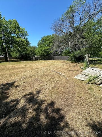 417 E Street SE, Ardmore, OK 73401