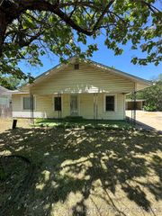 417 E Street SE, Ardmore, OK 73401