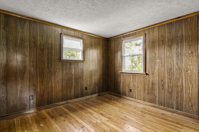 658 Higgins Avenue, Paris, KY 40361