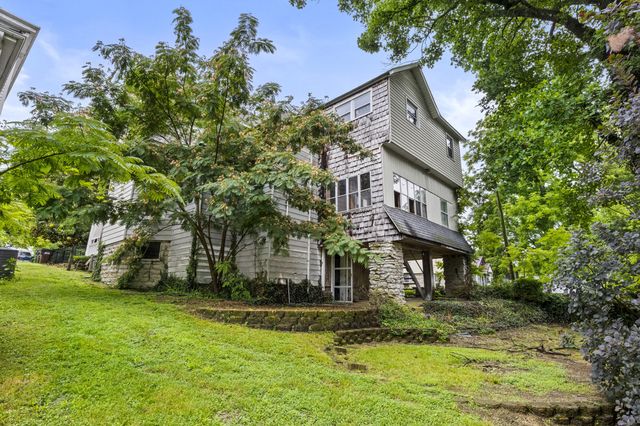658 Higgins Avenue, Paris, KY 40361