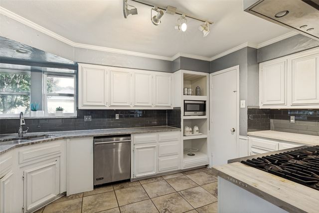 7126 Fernmeadow Circle, Dallas, TX 75248
