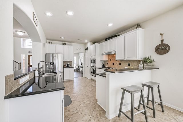 9719 Wincrest Drive, Mont Belvieu, TX 77523