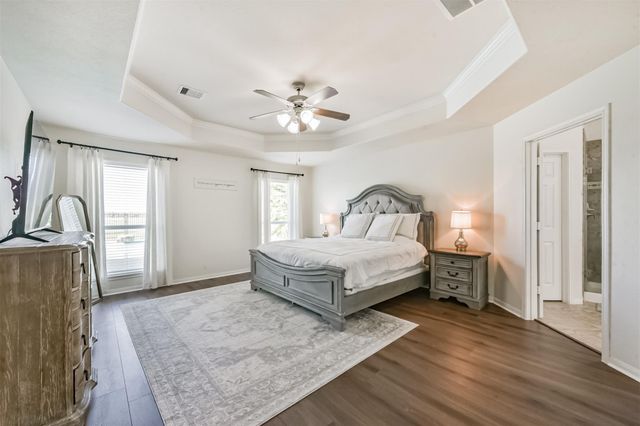 9719 Wincrest Drive, Mont Belvieu, TX 77523