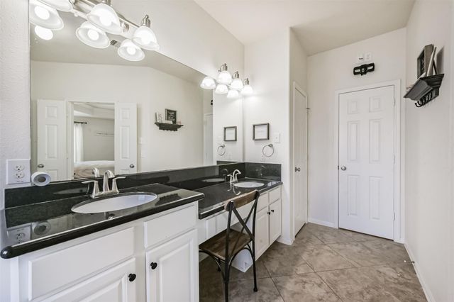 9719 Wincrest Drive, Mont Belvieu, TX 77523