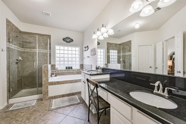 9719 Wincrest Drive, Mont Belvieu, TX 77523