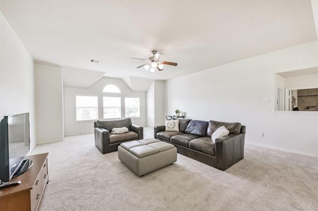 9719 Wincrest Drive, Mont Belvieu, TX 77523