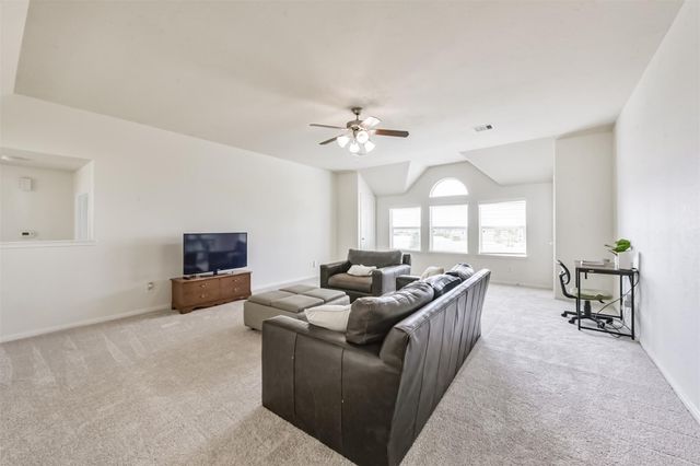 9719 Wincrest Drive, Mont Belvieu, TX 77523