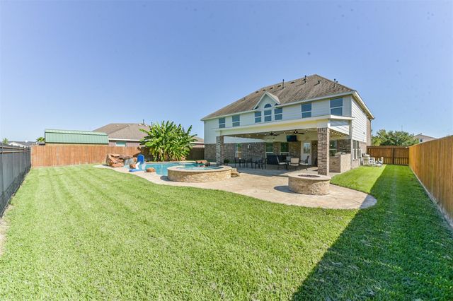 9719 Wincrest Drive, Mont Belvieu, TX 77523
