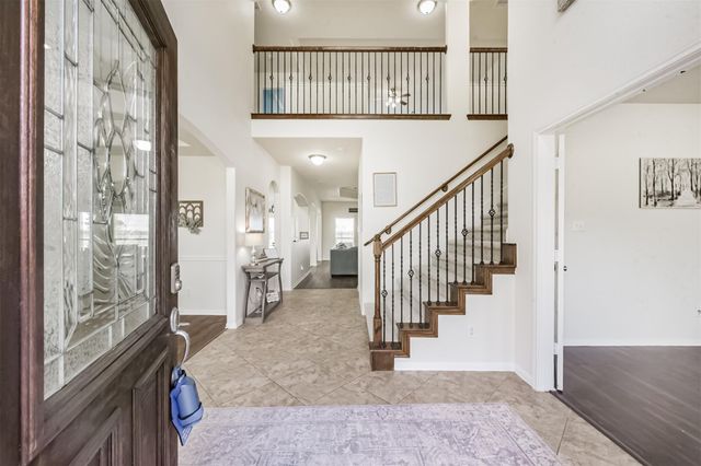 9719 Wincrest Drive, Mont Belvieu, TX 77523