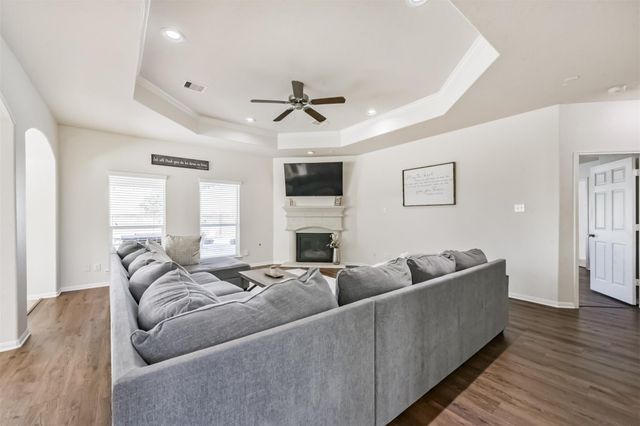 9719 Wincrest Drive, Mont Belvieu, TX 77523