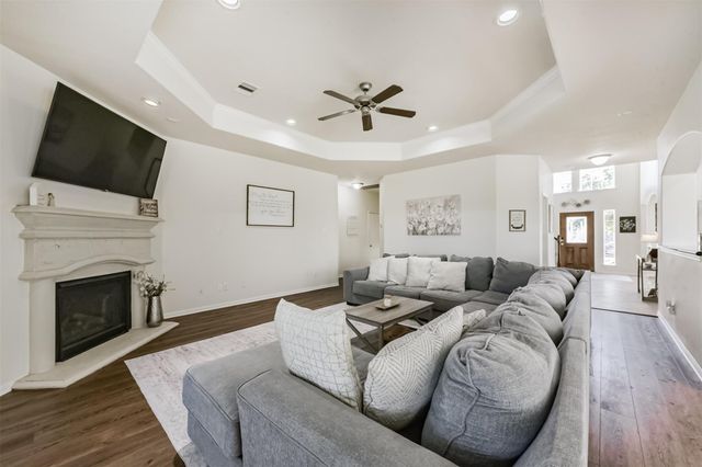 9719 Wincrest Drive, Mont Belvieu, TX 77523