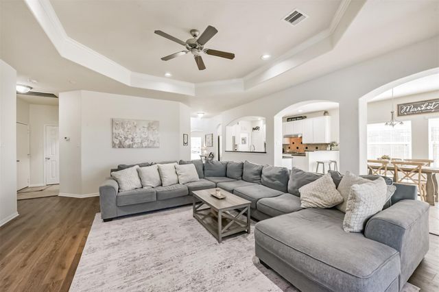 9719 Wincrest Drive, Mont Belvieu, TX 77523