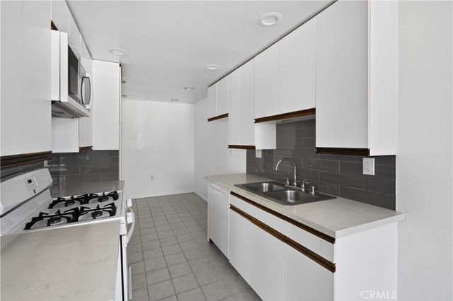 4441 Woodman Avenue 107, Sherman Oaks, CA 91423