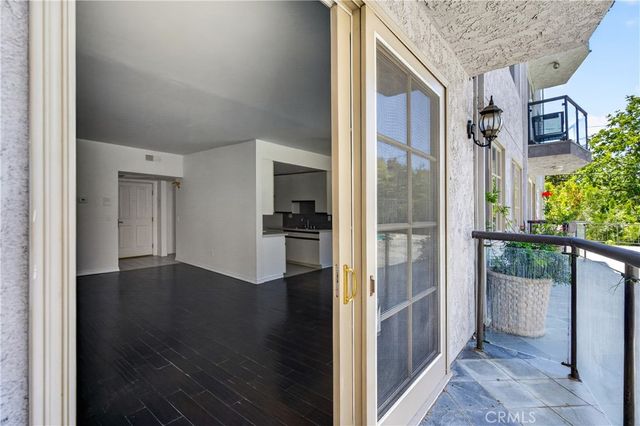 4441 Woodman Avenue 107, Sherman Oaks, CA 91423