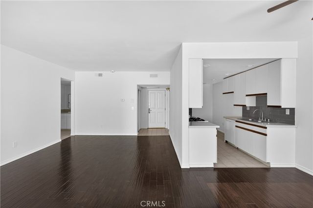 4441 Woodman Avenue 107, Sherman Oaks, CA 91423
