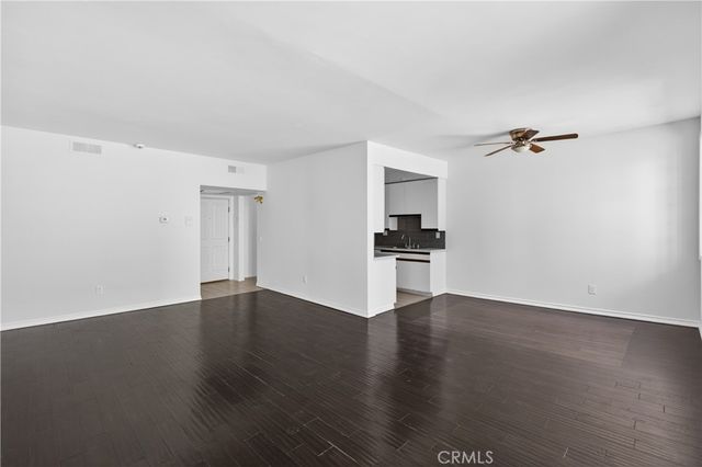 4441 Woodman Avenue 107, Sherman Oaks, CA 91423