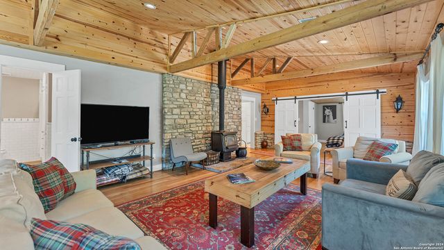 606 Deer Lake Cove, Wimberley, TX 78676