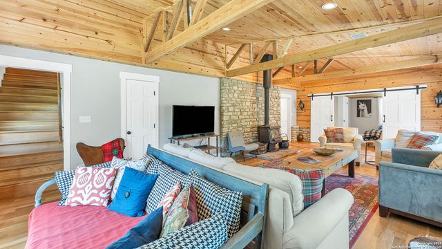 606 Deer Lake Cove, Wimberley, TX 78676
