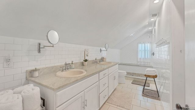 606 Deer Lake Cove, Wimberley, TX 78676