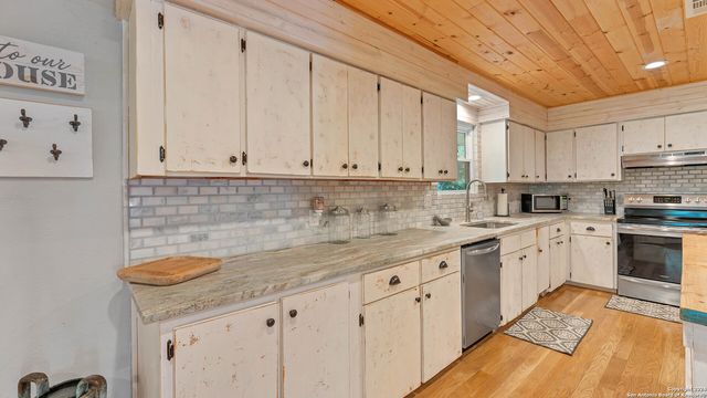 606 Deer Lake Cove, Wimberley, TX 78676