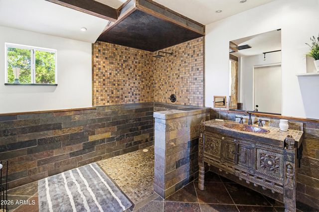 4030 E STANFORD Drive, Phoenix, AZ 85018