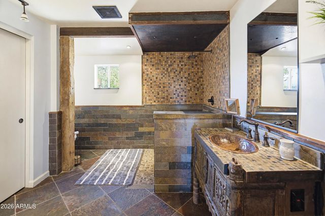 4030 E STANFORD Drive, Phoenix, AZ 85018